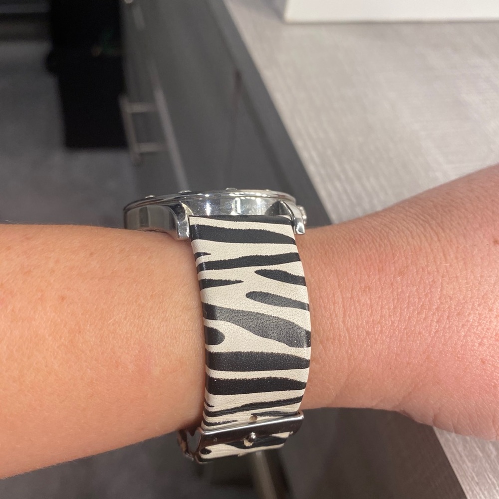 Watch - Picture 3 of 3